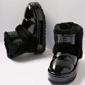 NWOT UGG Classic Chillapeak Shine Boots